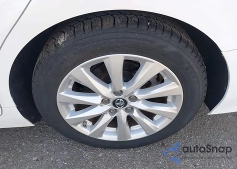 2018 Toyota Camry Le z USA, uszkodzony, nr VIN 4T1B11HK4JU061956